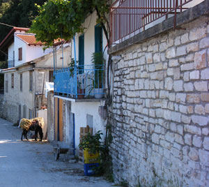 KIONI TOWARDS CEMETARY BEACH